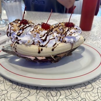 Sunliner Diner - The Classic Banana Split - Diners Near Me - Pigeon Forge, Tennessee Sunliner Diner - The Classic Banana Split - Diners Near Me - Pigeon Forge, Tennessee