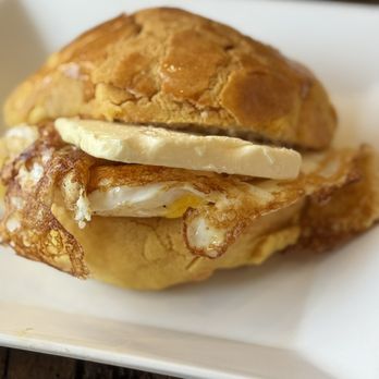 Neighbourhood Cafe - pineapple bun w/ butter and egg - Breakfast & Brunch Near Me - Richmond Hill, Ontario Neighbourhood Cafe - pineapple bun w/ butter and egg - Breakfast & Brunch Near Me - Richmond Hill, Ontario