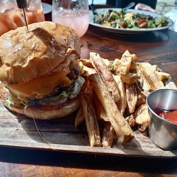 The Admiral - Burger - Sports Bars Near Me - Playa del Carmen, ROO The Admiral - Burger - Sports Bars Near Me - Playa del Carmen, ROO