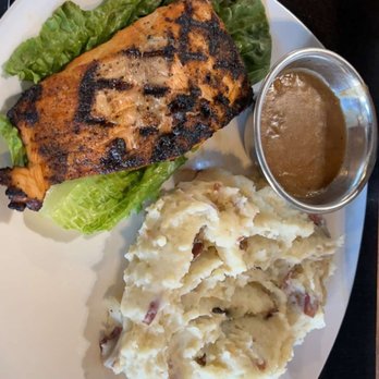 Aromas - Salmón "Buerre Blanc" and garlic mashed potatoes (only two items). - Buffets Near Me - Fresno, California