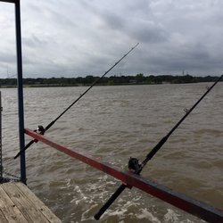 Peanut's Crappie House - Outside fishing.
