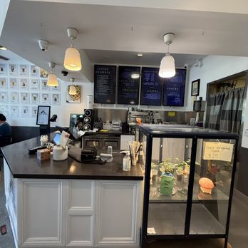 DD Mau - Inside - Coffee & Tea Near Me - Cerritos, California