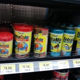 Fish flakes. Glad they had them in stock. Fish flakes. Glad they had them in stock.