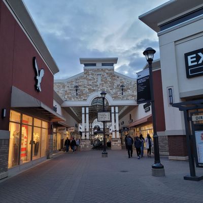 Twin Cities Premium Outlets by null