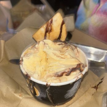 Buffalo Wild Wings - Birthday Icecream Sundae - Chicken Wings Near Me - Webster, Texas