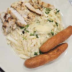 Double D's Bar and Grill - Chicken Alfredo fettuccine with fresh bread stick