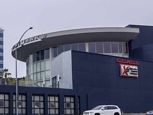 Cinemark Howard Hughes Los Angeles and XD by null