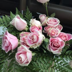 Miklos Flower Shop - Garden Roses