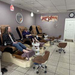 Come relax with friends at Jazzy Nails & Spa!
