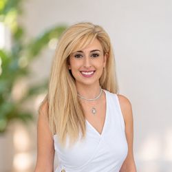 Mia Rose Hypnotherapy - Certified Clinical Hypnotherapist, Life Coach, Reiki Master, NLP Practitioner. Email MiaRoseHypnotherapy@gmail.com for a free consultation
