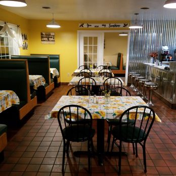 Geraldine's Kitchen - dining room - Breakfast & Brunch Near Me - Jeffersonville, Indiana