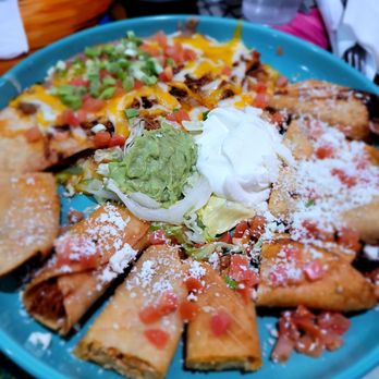 Si Senor Cedar Mill - Appetizer platter - Mexican Near Me - Portland, Oregon Si Senor Cedar Mill - Appetizer platter - Mexican Near Me - Portland, Oregon