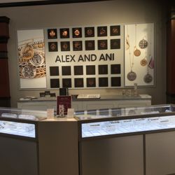 Henebry’s Diamond Jewelers
