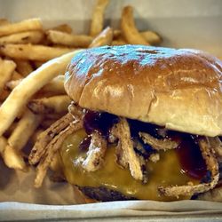 BJ's Restaurant & Brewhouse - BJ's Smokehouse Burger*