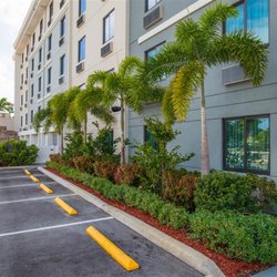 Best Western Plus Hollywood/Aventura - Landscaping