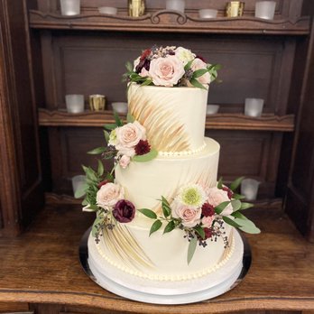 Susie's Bakery - Bride's Cake @ Pattison House - Bakeries Near Me - Weimar, Texas Susie's Bakery - Bride's Cake @ Pattison House - Bakeries Near Me - Weimar, Texas