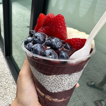 Oakberry Acai - Classic - Acai Bowl - (12 oz. 350 ml.) - Acai Bowls Near Me - Los Angeles, California Oakberry Acai - Classic - Acai Bowl - (12 oz. 350 ml.) - Acai Bowls Near Me - Los Angeles, California