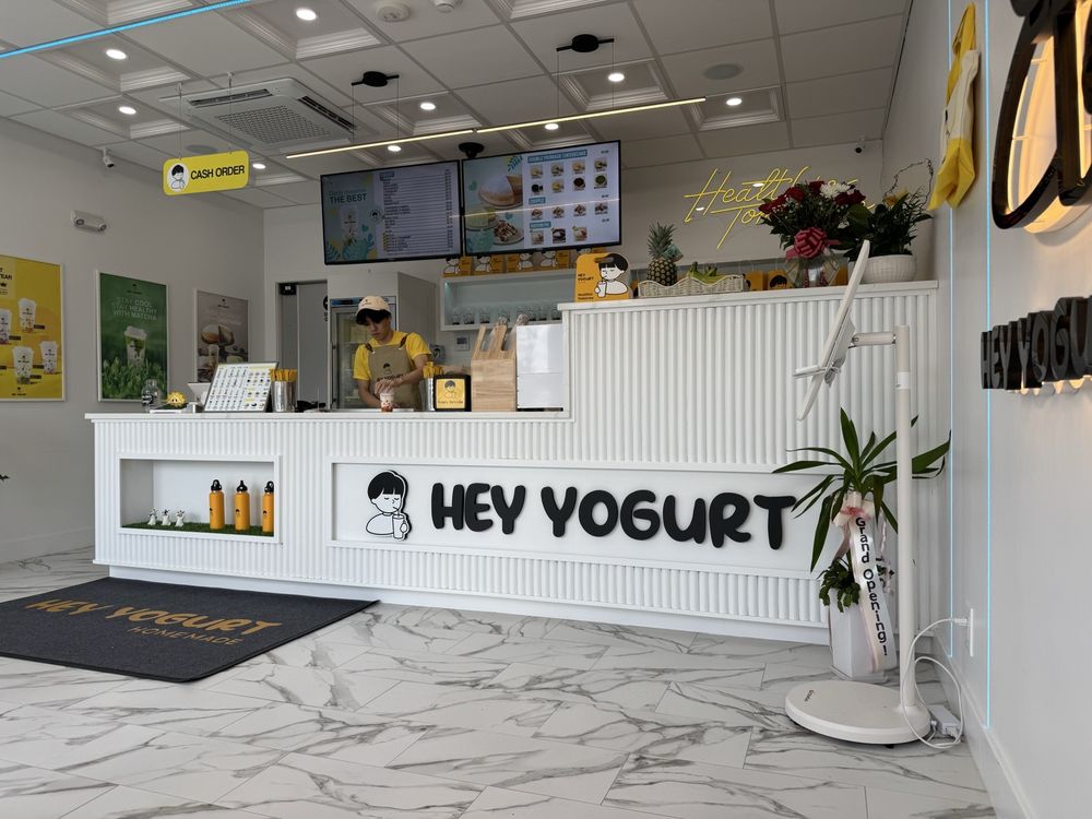 Hey yogurt Logo