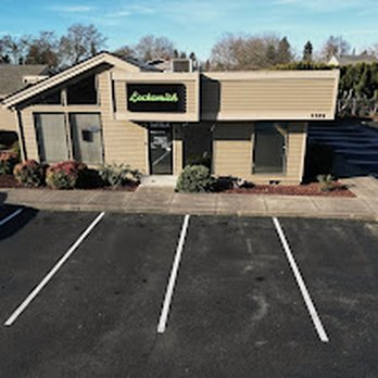 Mr. QuickPick - Front of shop and parking lot of 3789 River Rd. N. A Keizer, OR 97303 - Keys & Locksmiths Near Me