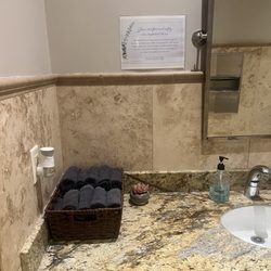 Hand & Stone Massage and Facial Spa - Bathroom
