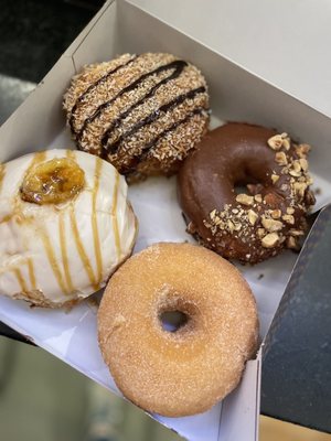 District: Donuts. Sliders. Brew. by null