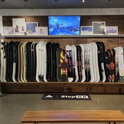 Burton Flagship - Burlington Headquarters - Winter '23 Board Lineup