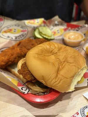 Dave's Hot Chicken by null