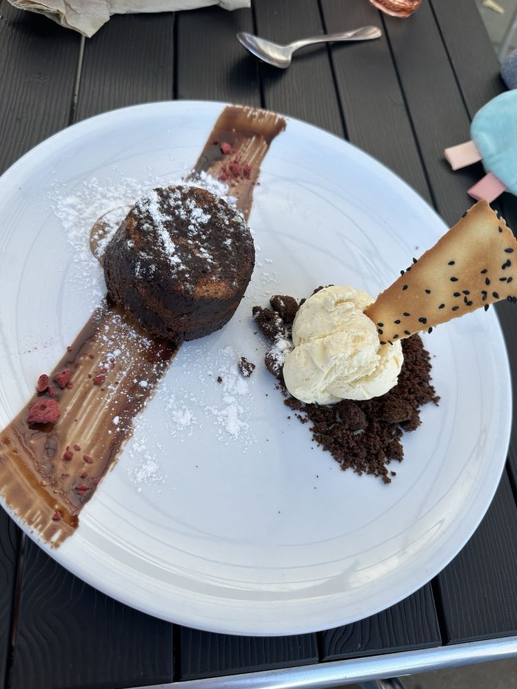 Poppies Cafe & Restaurant