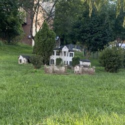 Miniature Graceland - A miniature of Graceland