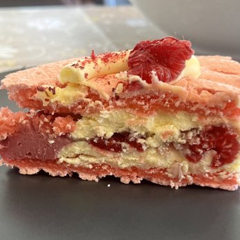 Duchess Bake Shop - L'Amour Macaron Gâteau - Bakeries Near Me - Edmonton, Alberta