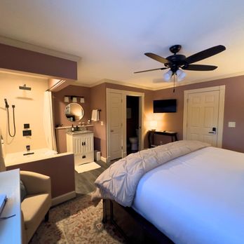 Inn On Lake Wissota - Solitude guest room - Hotels Near Me - Chippewa Falls, Wisconsin Inn On Lake Wissota - Solitude guest room - Hotels Near Me - Chippewa Falls, Wisconsin