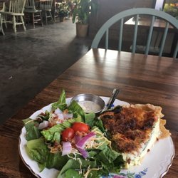 Mattie Jane's On Main - Yummy quiche & salad!