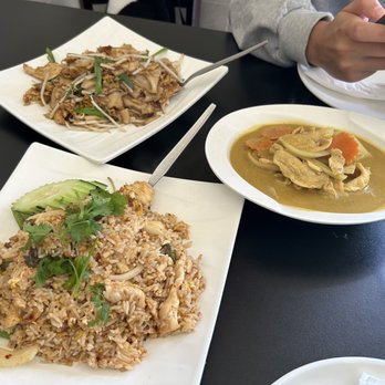 House of Basil - Basil fried rice, chow keuh teow, yellow curry - Thai Near Me - San Ramon, California House of Basil - Basil fried rice, chow keuh teow, yellow curry - Thai Near Me - San Ramon, California