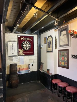 Crown & Anchor English Pub by null