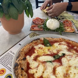 Margarita Pizza & Mozzarella/Tomato