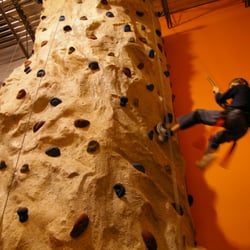 Laserdome Plus - Rock Climb - Auto-belay