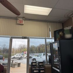 Gravois Auto Repair - Inside store