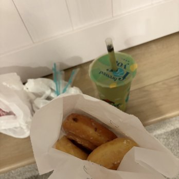 T4 - Then what the heck is this???? 3 pcs of i dont know what type of donut - Bubble Tea Near Me - Sacramento, California T4 - Then what the heck is this???? 3 pcs of i dont know what type of donut - Bubble Tea Near Me - Sacramento, California