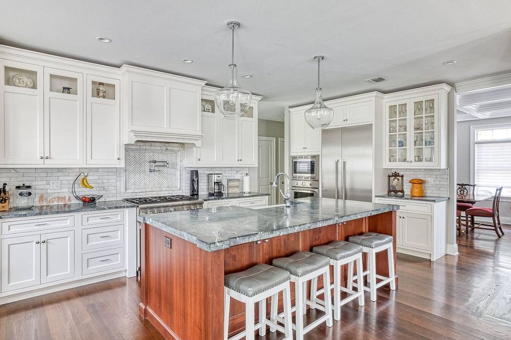 Cosmo Tile & Stone - countertop fabricator in Locust Valley, NY