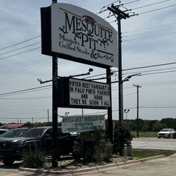 Mesquite Pit - Outside signage