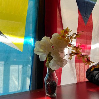 Jamaican Breeze - Colorful interior! - Caribbean Near Me - Indianapolis, Indiana