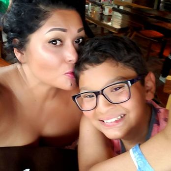 Oscar's Grill - Waiting for our pizza! - Pizza Near Me - Isla Mujeres, ROO Oscar's Grill - Waiting for our pizza! - Pizza Near Me - Isla Mujeres, ROO