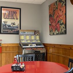 Charlie's Diner - Bunch of tables