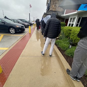 Red Lobster - Waiting In Line - Seafood Near Me - Downers Grove, Illinois Red Lobster - Waiting In Line - Seafood Near Me - Downers Grove, Illinois