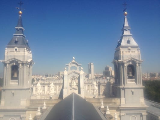 Catedral de Santa María la Real de la Almudena by null