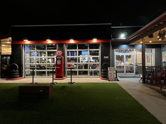 Rear End Gastropub & Garage by null