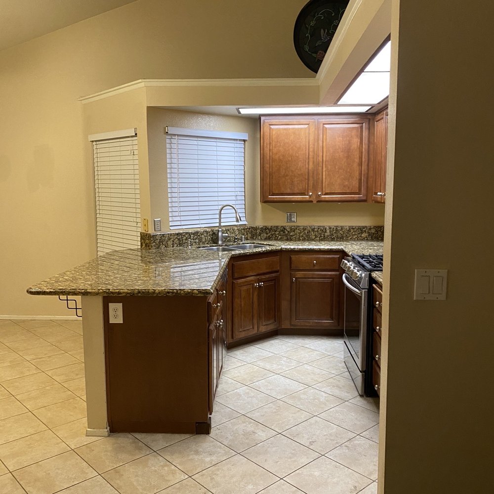 TME Construction - This is what our kitchen looked like before the remodel. - General Contractors Near Me - Santa Clarita, California TME Construction - This is what our kitchen looked like before the remodel. - General Contractors Near Me - Santa Clarita, California