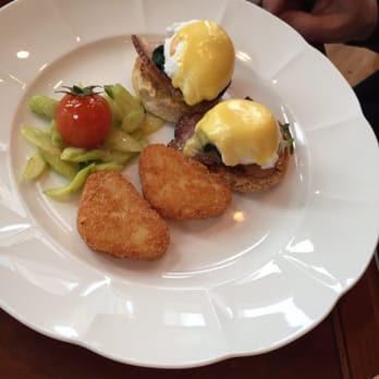 華特餐廳 - Eggs Benedict - Buffets Near Me - Hong Kong, HK