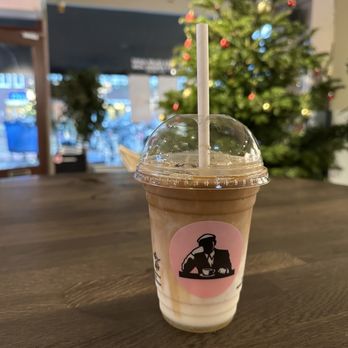 Joe & The Juice - Iced Gingerbread Latte (2023) - Coffee & Tea Near Me - Amsterdam, New Hampshire