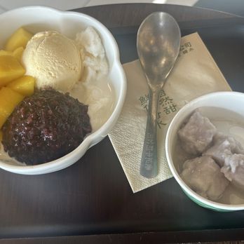 Makkee Dessert - Red Bean Combo with a side of taro! - Desserts Near Me - Rowland Heights, California Makkee Dessert - Red Bean Combo with a side of taro! - Desserts Near Me - Rowland Heights, California
